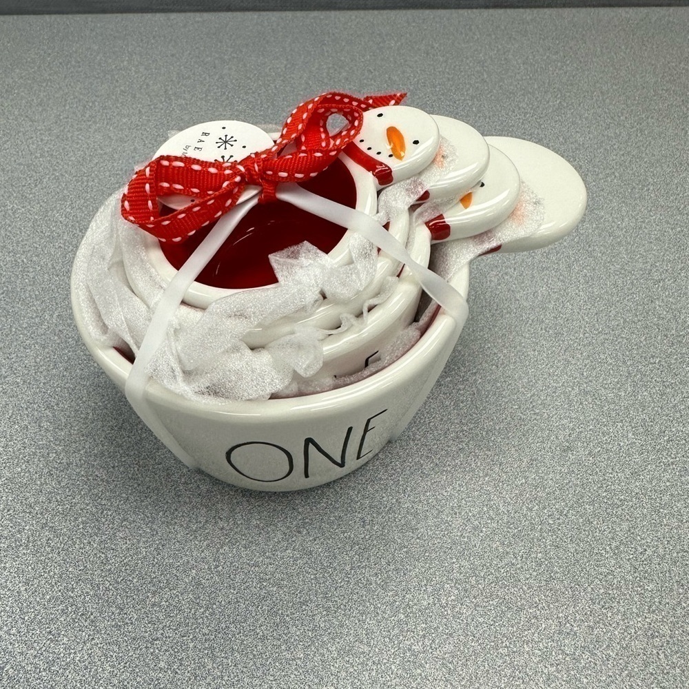 BRAND NEW RAE DUNN SNOWMAN MEASURING CUPS! - Picture 2 of 7